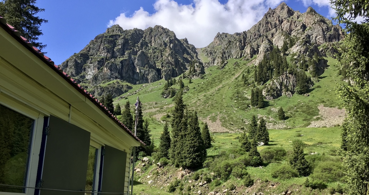 Trekking Club alpine cabin in Touyuk-Su