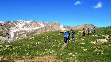 trail to the T1 glaciological station