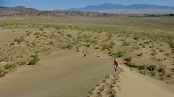 Hike along the Singing Dune’s ridge