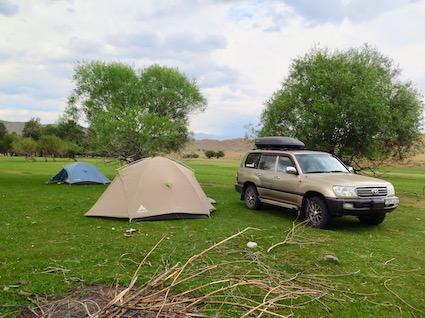 camping in Zhetisu