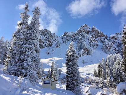 Touyuk-Su gorge and a hut in winter