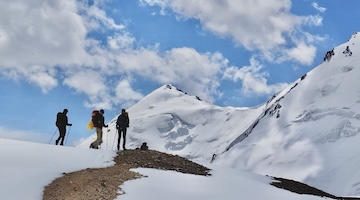 hike to the foot of Mountain Institute glacier